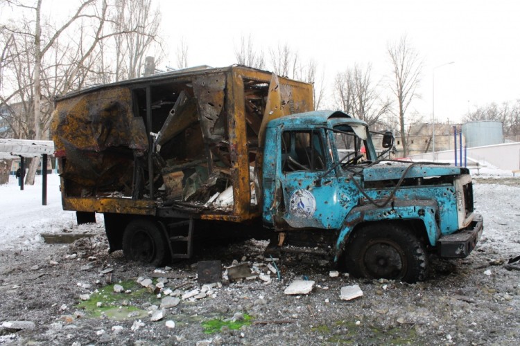 3019263 02/01/2017 A vehicle damaged by an attack of the Ukrainian armed forces in Donetsk. Irina Gerashchenko/Sputnik