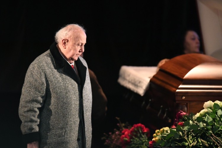 3070560 04/11/2017 Moscow, Russia. Sculptor and artist Zurab Tsereteli, President of the Russian Academy of Arts, pays last respects to poet Yevgeny Yevtushenko at the Central House of Writers. Evgeny Biyatov/Sputnik