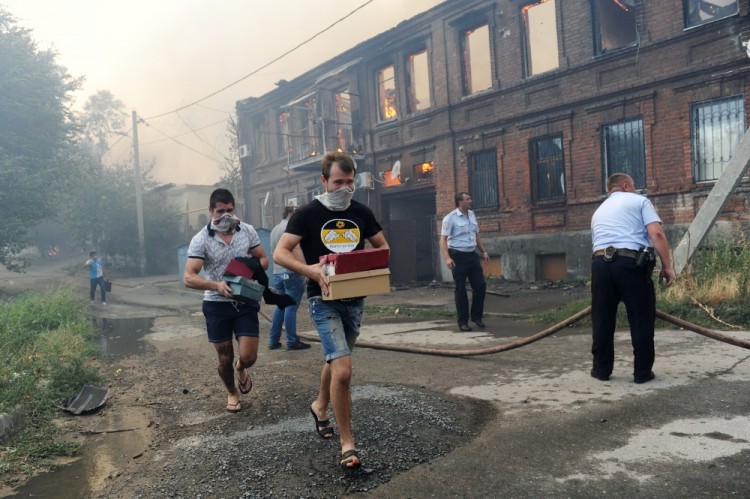 3174855 08/21/2017 House in flames in Rostov-on-Don's residential area. Sergey Pivovarov/Sputnik