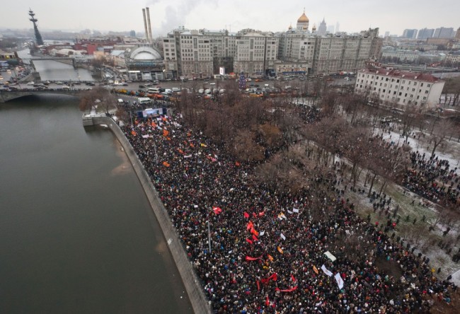 Многотысячная демонстрация на Болотной площади в Москве в декабре 2011 года. Фото AFP/Scanpix