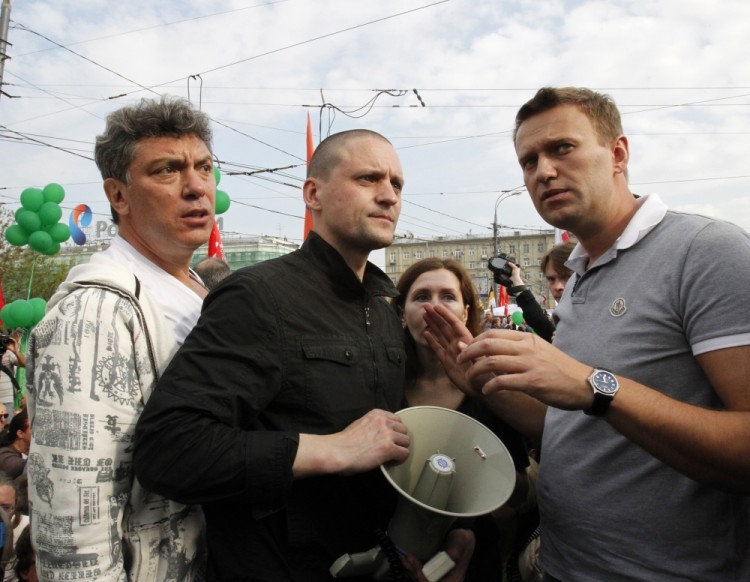 Борис Немцов, Сергей Удальцов, Алексей Навальный на митинге 6 мая 2012 года. Фото REUTERS