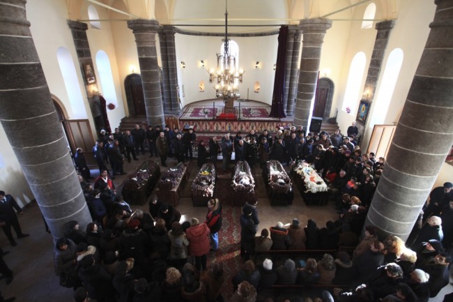 Похороны семьи Аветисянов. Фото REUTERS/Scanpix