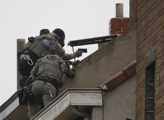 Специальное подразделение бельгийской полиции. Моленбек. Фото REUTERS/Scanpix.