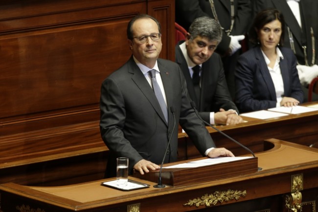 Франсуа Оланд выступает в парламенте Франции. Фото Reuters/Scanpix