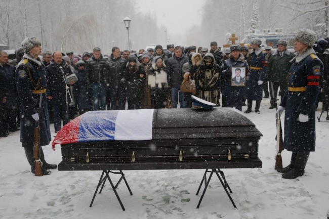 Похороны подполковника Олега Пешкова, чей самолет был сбит турками. Фото Reuters/Scanpix