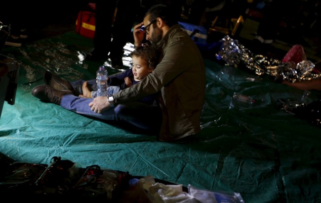 Эвакуированные постояльцы отеля. Фото REUTERS/Scanpix