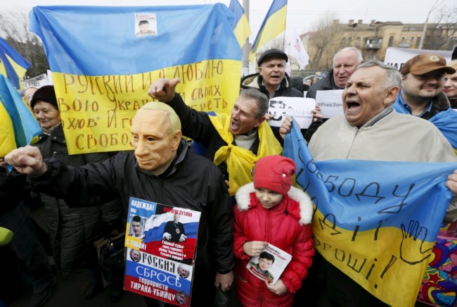 Protesters hold a rally in support of former Ukrainian army pilot Nadezhda Savchenko near the Russian embassy in Kiev, Ukraine, March 9, 2016. REUTERS/Valentyn Ogirenko