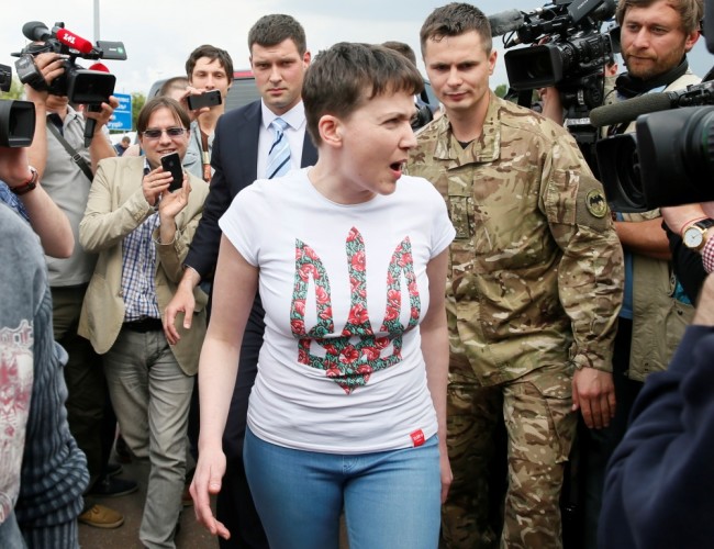 Надежда Савченко в аэропорту «Борисполь» сразу после обмена в мае 2016 года. Фото Reuters/Scanpix/Leta