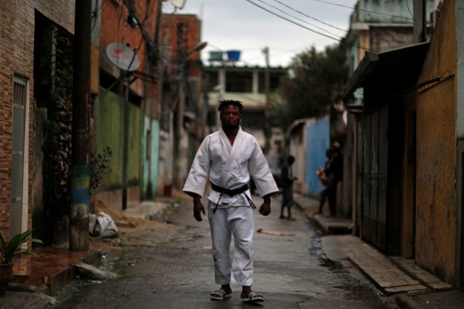 Олимпиец Пополе Мисенга, беженец из Демократической Республики Конго, живет и тренируется в трущобах Рио-де-Жанейро. Фото: Reuters / Scanpix