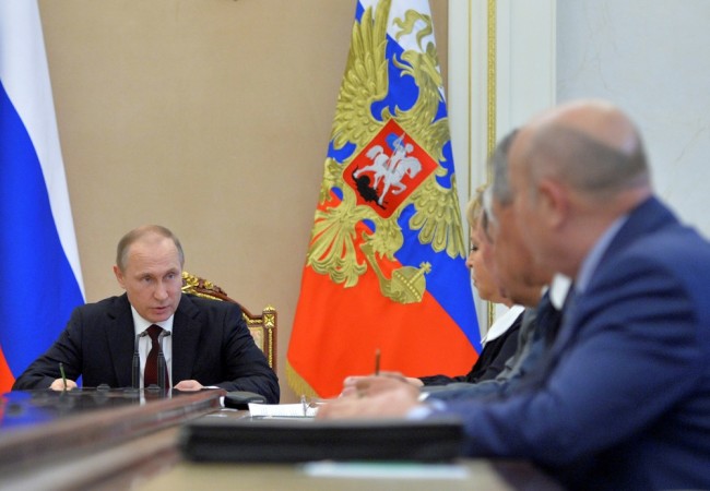 Russian President Vladimir Putin chairs a meeting with members of the Security Council at the Kremlin in Moscow, Russia, July 5, 2016. Sputnik/Kremlin/Alexei Druzhinin/via REUTERS ATTENTION EDITORS - THIS IMAGE WAS PROVIDED BY A THIRD PARTY. EDITORIAL USE ONLY.