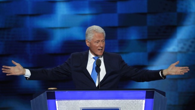 Билл Клинтон выступает на съезде демократов в Филадельфии. Фото: Reuters / Scanpix