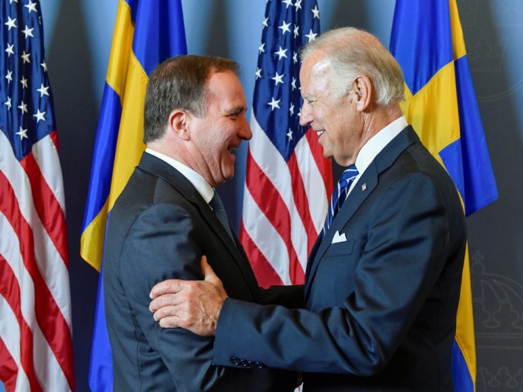 Премьер-министр Швеции Стефан Лёвен и вице-президент США Джо Байден. Фото: Reuters / Scanpix