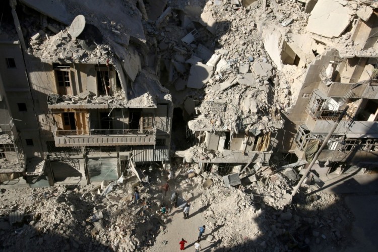 Пострадавший от удара дом в Алеппо. Фото REUTERS/Scanpix