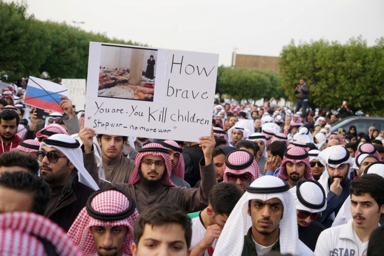 Демонстрация в Кувейте также имела в первую очередь антироссийский фокус и прошла у здания диппредставительства. Фото: Reuters / Scanpix