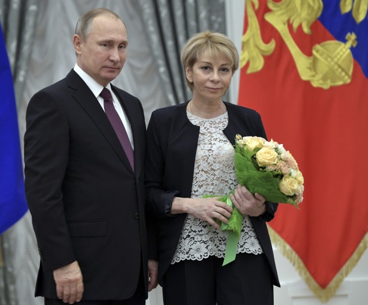 FILE PHOTO: Russia's President Vladimir Putin (L) and head of 'Fair Aid' fund Elizaveta Glinka attend a state awarding ceremony to acknowledge charity and human rights activists at the Kremlin in Moscow, Russia, December 8, 2016. Sputnik/Alexei Nikolskyi/Kremlin via REUTERS/File Photo ATTENTION EDITORS - THIS IMAGE WAS PROVIDED BY A THIRD PARTY. EDITORIAL USE ONLY.