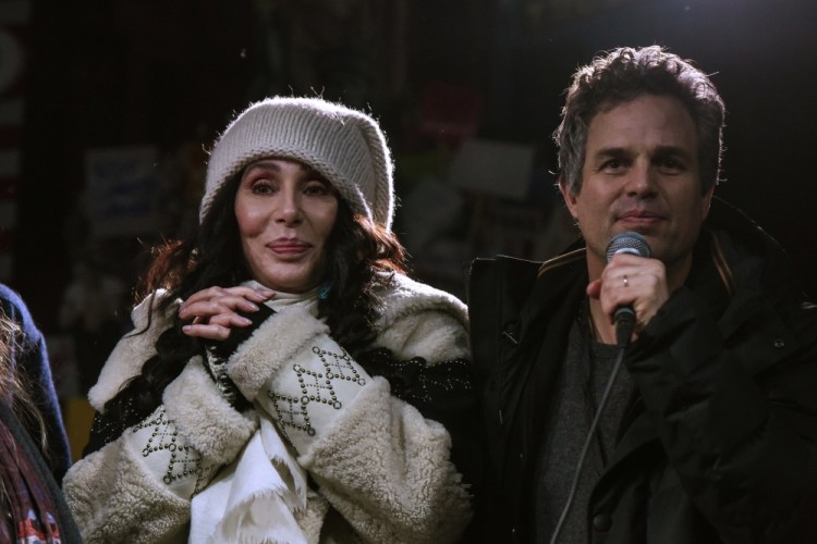 Cher and actor Mark Ruffalo share the stage at a protest against U.S. President-elect Donald Trump outside the Trump International Hotel in New York City, U.S. January 19, 2017. REUTERS/Stephanie Keith