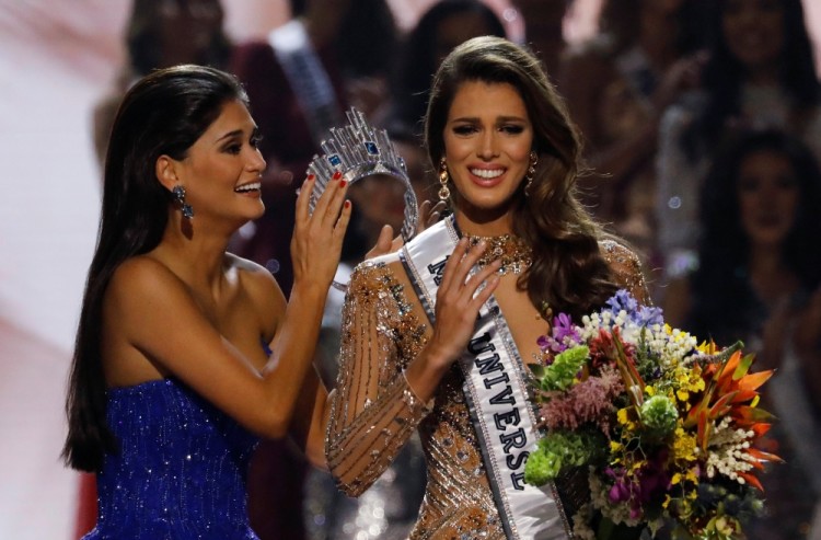 Miss France Iris Mittenaere reacts before outgoing Miss Universe Pia Wurtzbach places the Miss Universe crown on her during the 65th Miss Universe beauty pageant at the Mall of Asia Arena, in Pasay, Metro Manila, Philippines January 30, 2017.  REUTERS/Erik De Castro