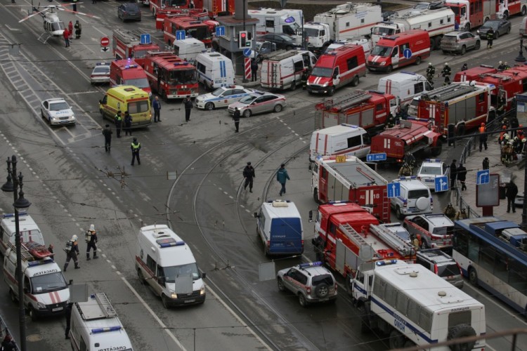 Спасательная операция в Санкт-Петербурге. Фото Reuters/Scanpix