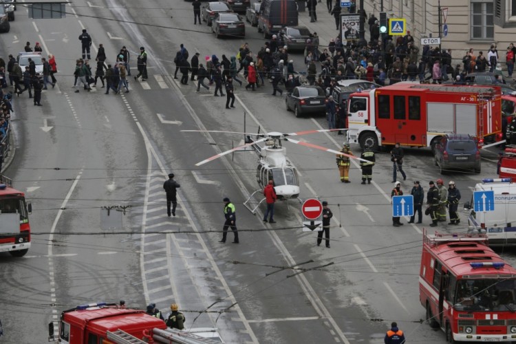 Спасательная операция в Санкт-Петербурге. Фото Reuters/Scanpix