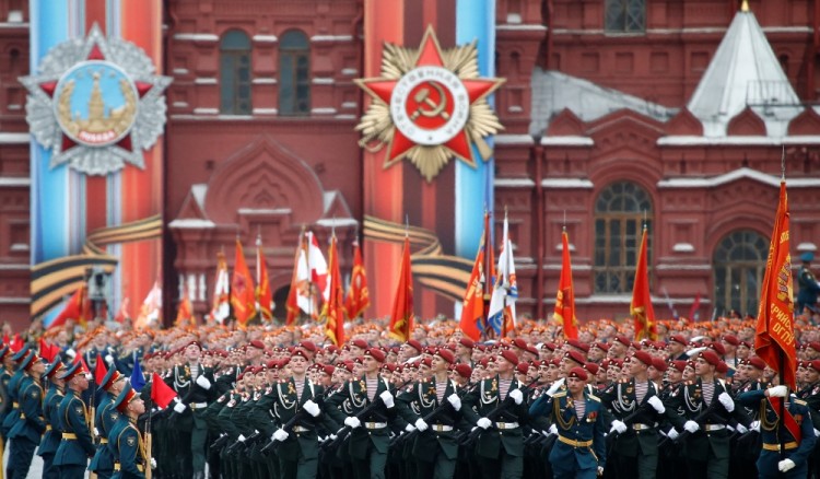 Moscow - Russia - 09/05/2017 - Russian servicemen march during the parade marking the World War II anniversary in Moscow. REUTERS/Maxim Shemetov