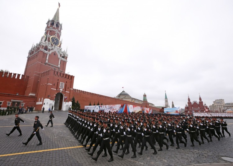 Moscow - Russia - 09/05/2017 - Russian servicemen parade during the 72nd anniversary of the end of World War II on the Red Square in Moscow. REUTERS/Maxim Shemetov