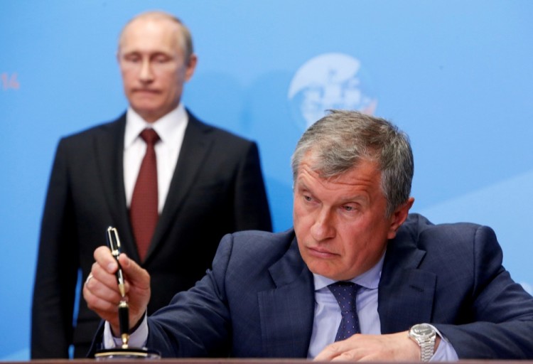 Владимир Путин и Игорь Сечин. Фото   REUTERS/Scanpix