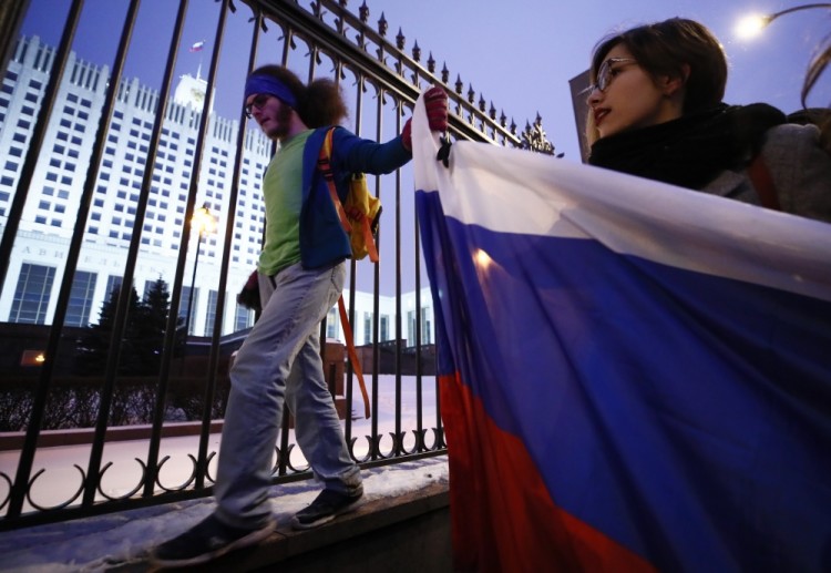 Участники акции протеста у Белого дома. Москва, 28 января. Фото: REUTERS/Scanpix