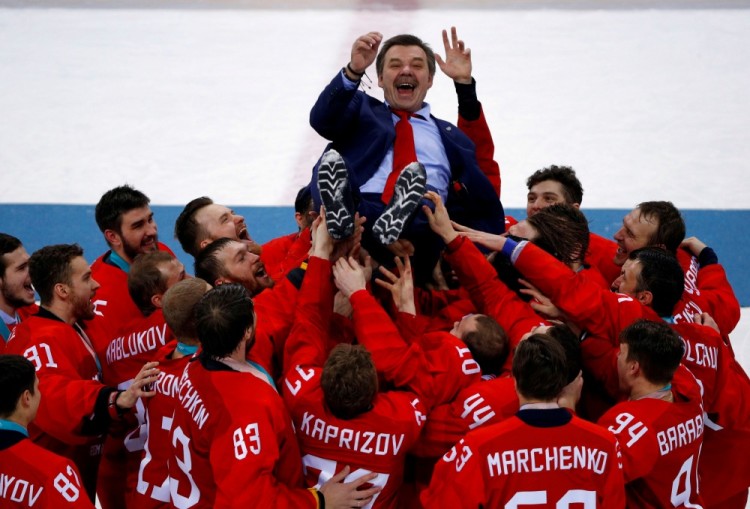 Российские хоккеисты празднуют победу в финале Олимпиады в Пхенчхане. Фото: Reuters/Scanpix