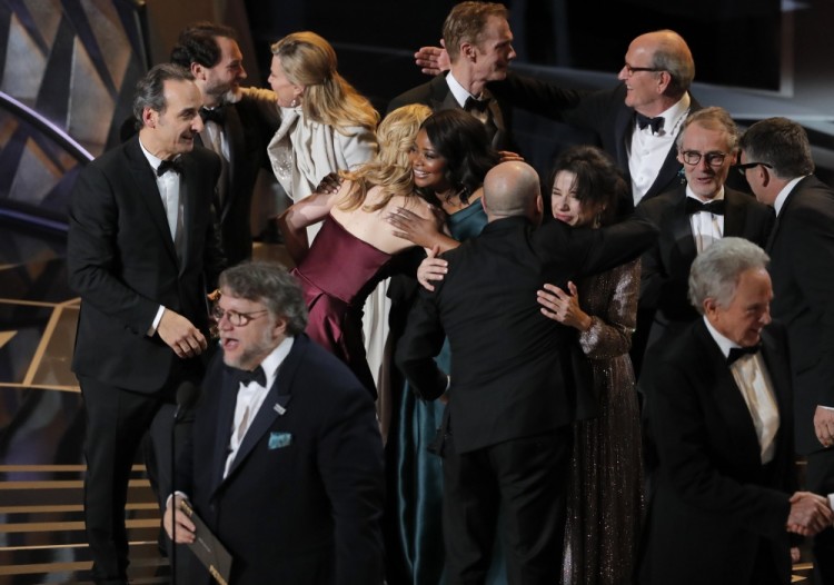 Вручение «Оскара» в номинации «Лучший фильм» картине «Форма воды». Фото  Reuters/Scanpix