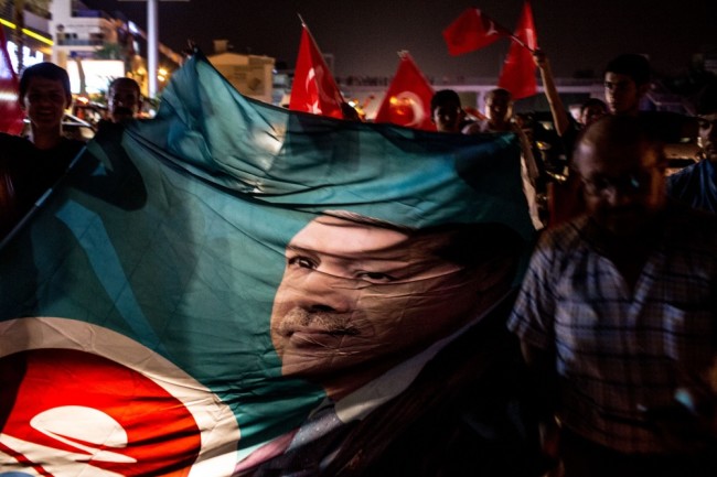 Сторонники Эрдогана вышли на улицы. Фото AFP/Scanpix/Leta