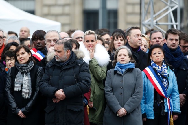 Французская модель Летиция Холидей и заместитель мэра Парижа Бруно Жульяр. Фото  AFP PHOTO/Scanpix