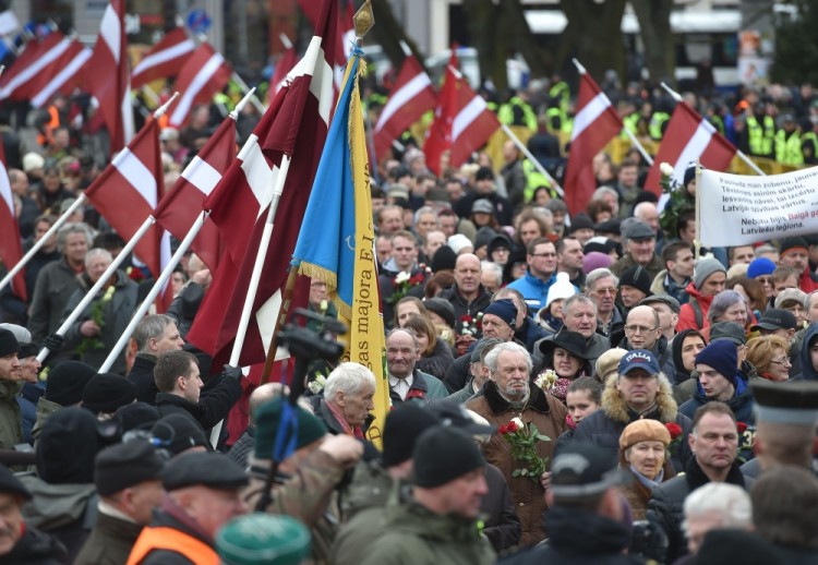 Шествие в день памяти ветеранов латвийского легиона Waffen SS в Риге. Фото AFP/Scanpix 