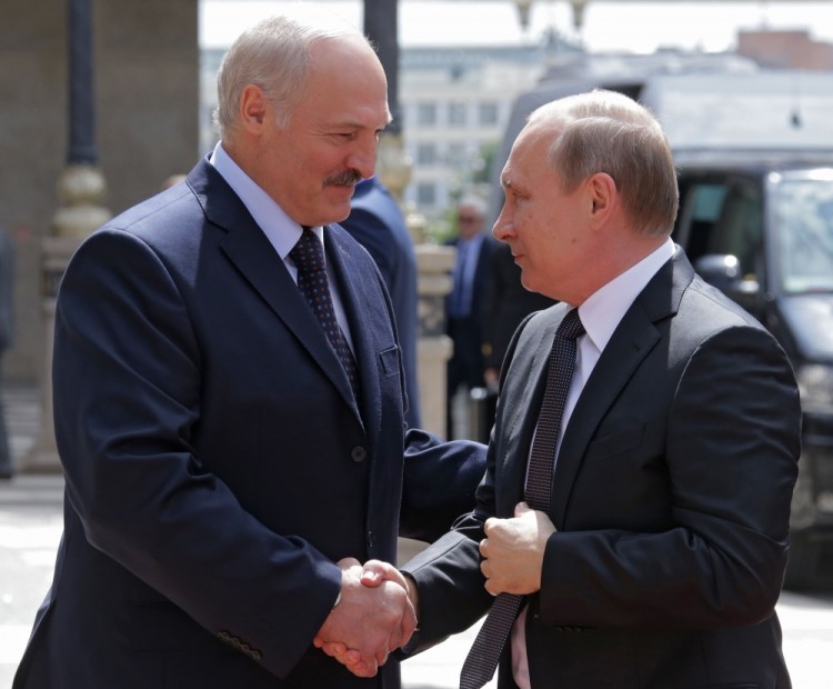 На встрече 8 июня Александр Лукашенко надеялся в очередной раз договориться по наболевшему газовому вопросу. Фото: AFP / Scanpix
