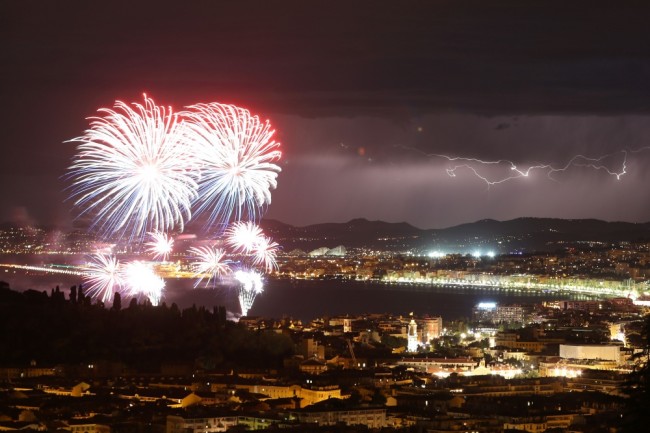 14 июля Ницца, как и вся остальная Франция, праздновала День взятия Бастилии. Фото AFP/Scanpix
