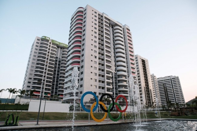 Олимпийские кольца и фонтан. Фото: AFP / Scanpix