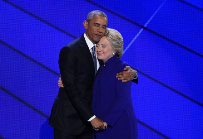 Барак Обама и Хиллари Клинтон на съезде демократов в Филадельфии. Фото AFP/Scanpix