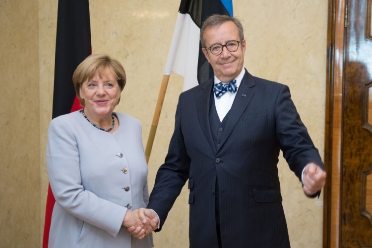 Ангела Меркель и президент Эстонии Тоомас Хендрик Ильвес. Фото AFP/Scanpix