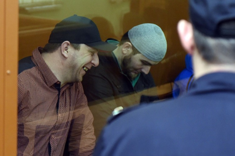 Тамерлан Эскерханов (слева) и Анзор Губашев, обвиняемые в причастности к убийству Бориса Немцова. Фото AFP/Scanpix