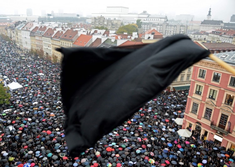 Акция протеста против запрета абортов в Варшаве 3 октября. Фото AFP 