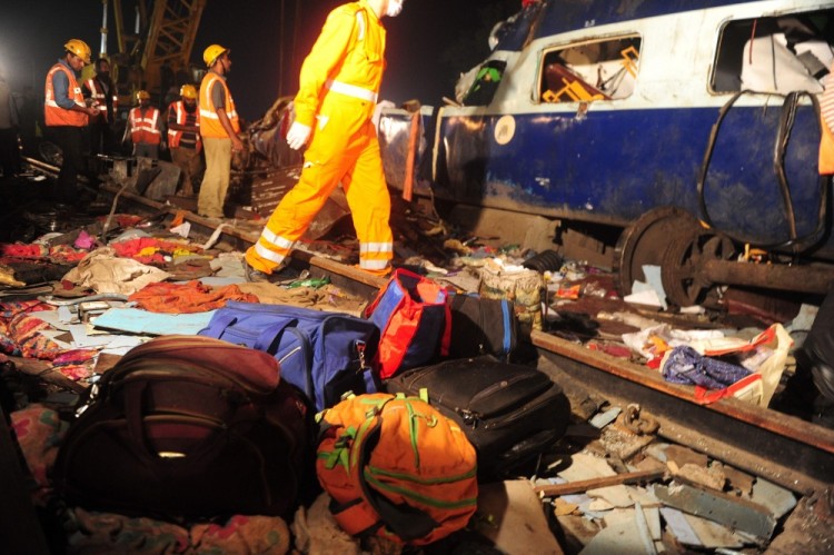 A rescue worker searches for survivors in the wreckage of a derailed train near Pukhrayan in Kanpur district on November 20, 2016. Emergency workers raced to find any more survivors in the mangled wreckage of an Indian train that derailed on November 20, killing at least 120 people, in the worst disaster to hit the country's ageing rail network in recent years. Shocked passengers recalled being jolted out of their early morning slumber by a violent thud as 14 carriages leapt from the tracks in a remote area near Kanpur city in Uttar Pradesh state.   / AFP PHOTO / SANJAY KANOJIA