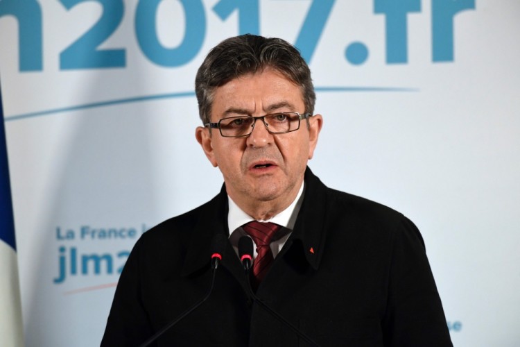 French presidential election candidate for the far-left coalition La France insoumise Jean-Luc Melenchon delivers a speech in Paris, on April 23, 2017, after the first round of the Presidential election. / AFP PHOTO / bertrand GUAY
