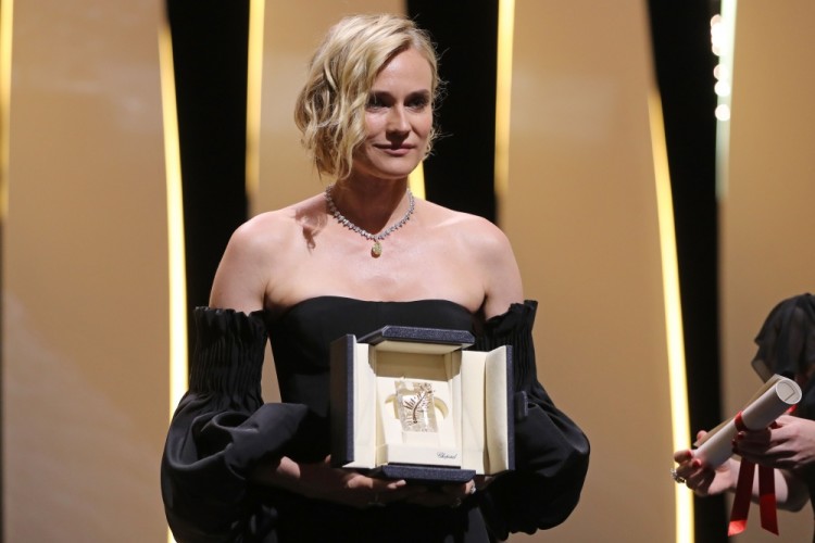 TOPSHOT - German actress Diane Kruger poses on stage after she was awarded with the Best Actress Prize for her part in 'Aus dem Nichts' (In the Fade) on May 28, 2017 during the closing ceremony of the 70th edition of the Cannes Film Festival in Cannes, southern France.  / AFP PHOTO / Valery HACHE