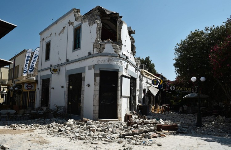 TOPSHOT - This general view shows the ruins of a bar on the island of Kos on July 21, 2017, where two patrons are said to have died following a 6.5 magnitude earthquake which struck the region.  Two foreigners died and more than 100 people were injured on the Greek island of Kos when an earthquake shook popular Greek and Turkish holiday destinations in the Aegean Sea. The epicentre of the 6.7 magnitude quake was some 10.3 kilometres (6.4 miles) south of the major Turkish resort of Bodrum, a magnet for holidaymakers in the summer, and 16.2 kilometres east of the island of Kos in Greece, the US Geological Survey said.  / AFP PHOTO / LOUISA GOULIAMAKI