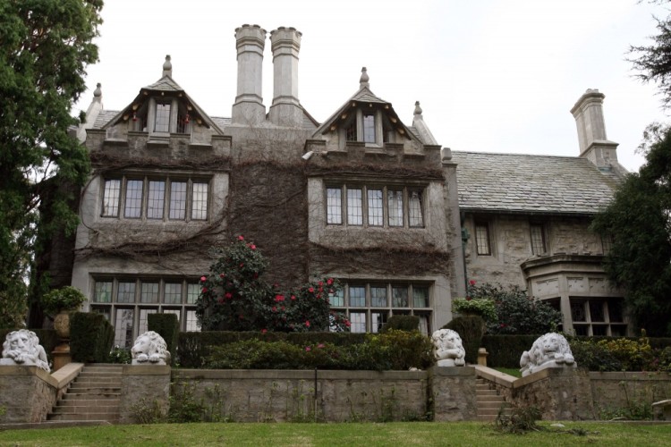 (FILES) This file photo taken on January 11, 2007 shows Playboy Magazine publisher Hugh Hefner's property, the Playboy Mansion, in Beverly Hills, California.  Hugh Hefner, the silk pajamas-wearing founder of Playboy Magazine who helped steer nudity into the American mainstream died Wednesday, September 27, 2017 his magazine announced on Twitter. He was 91 years old. / AFP PHOTO / Gabriel BOUYS
