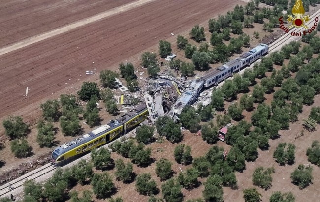 В Италии столкнулись два поезда. Фото AP/Scanpix