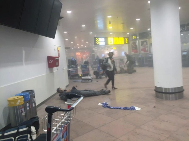 Пострадавшие в результате взрыва в аэропорту Брюсселя. Фото AP/Scanpix