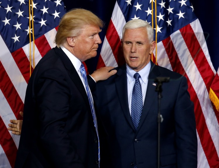 Дональд Трамп и Майкл Пенс. Фото AP/Scanpix
