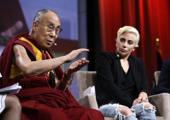 Леди Гага на встрече с Далай-ламой. Фото AP Photo/Scanpix