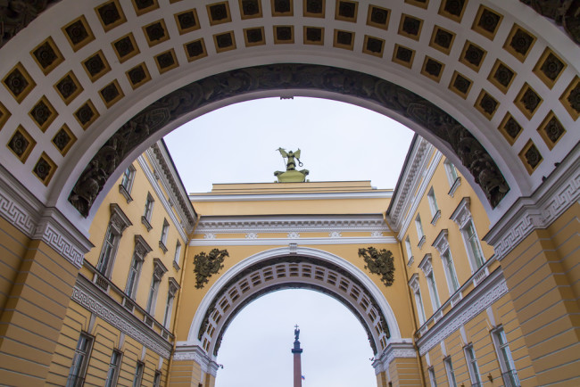 Дворцовая площадь. Санкт-Петербург. Фото Depositphotos