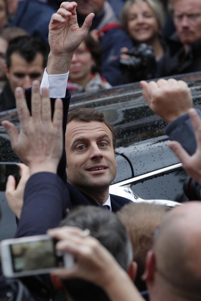 Эммануэль Макрон на президентские выборы во Франции. Фото AP/Scanpix